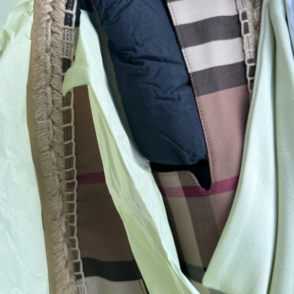 Authentic NWT Burberry espadrilles size EUR 35.5 - Picture 2 of 6